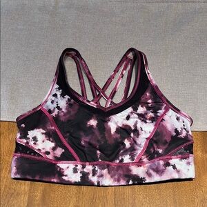 Lululemon Sports Bra. Gently worn. Very good condition. Size 8.